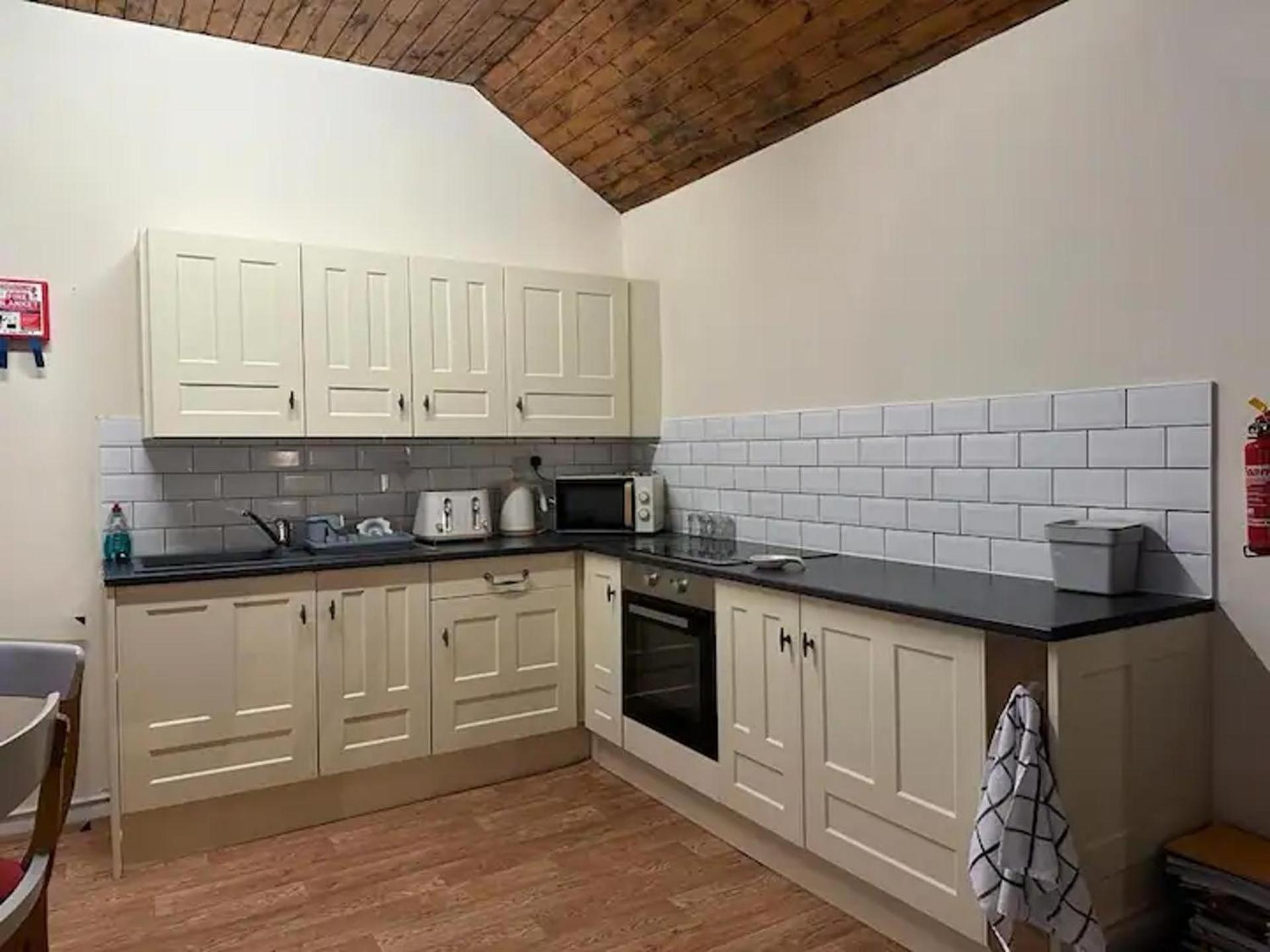 2 Bed-Sleeps 4-Sea View-Pet Friendly-Parking Apartamento Llanelli Exterior foto