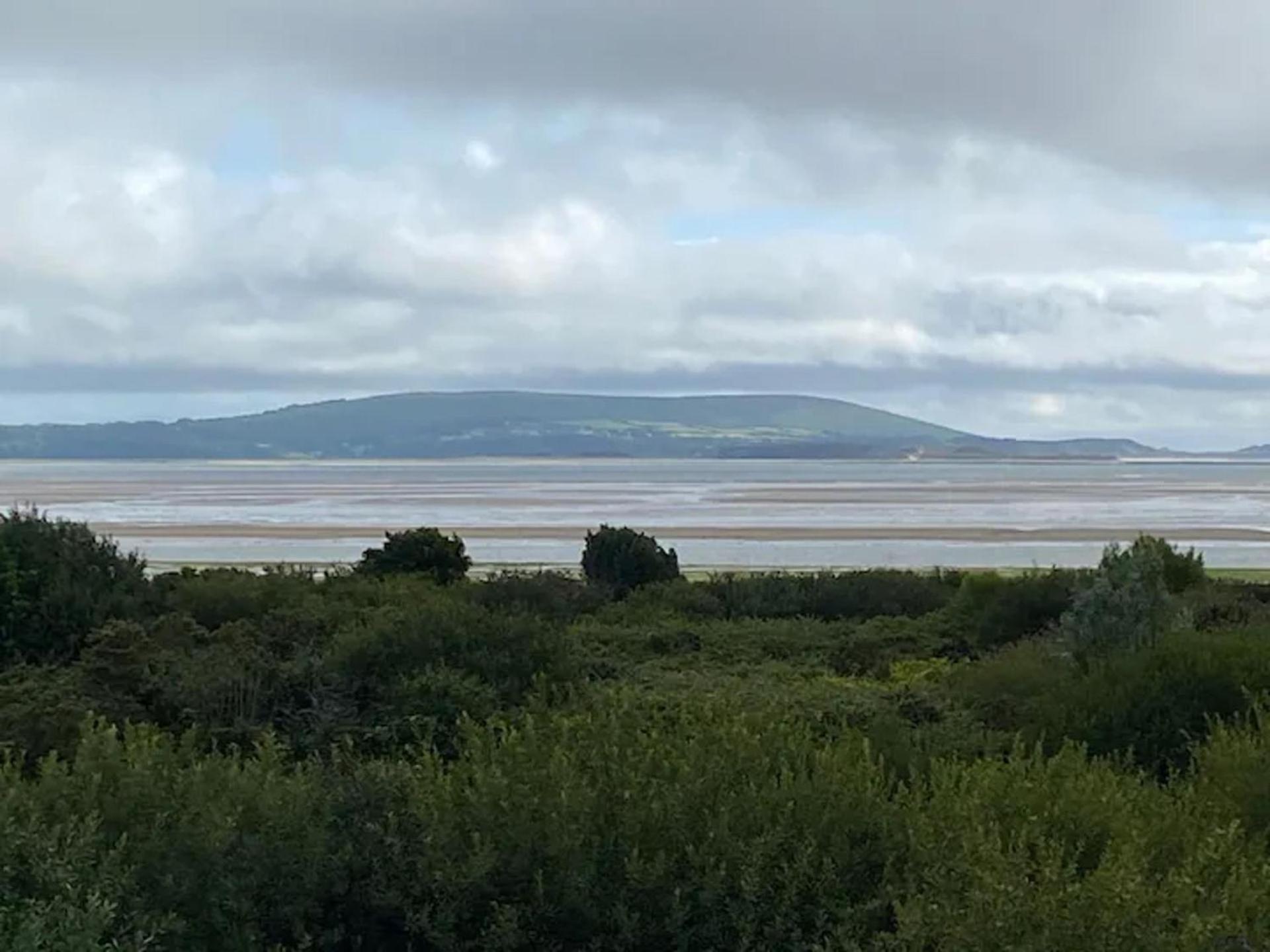 2 Bed-Sleeps 4-Sea View-Pet Friendly-Parking Apartamento Llanelli Exterior foto