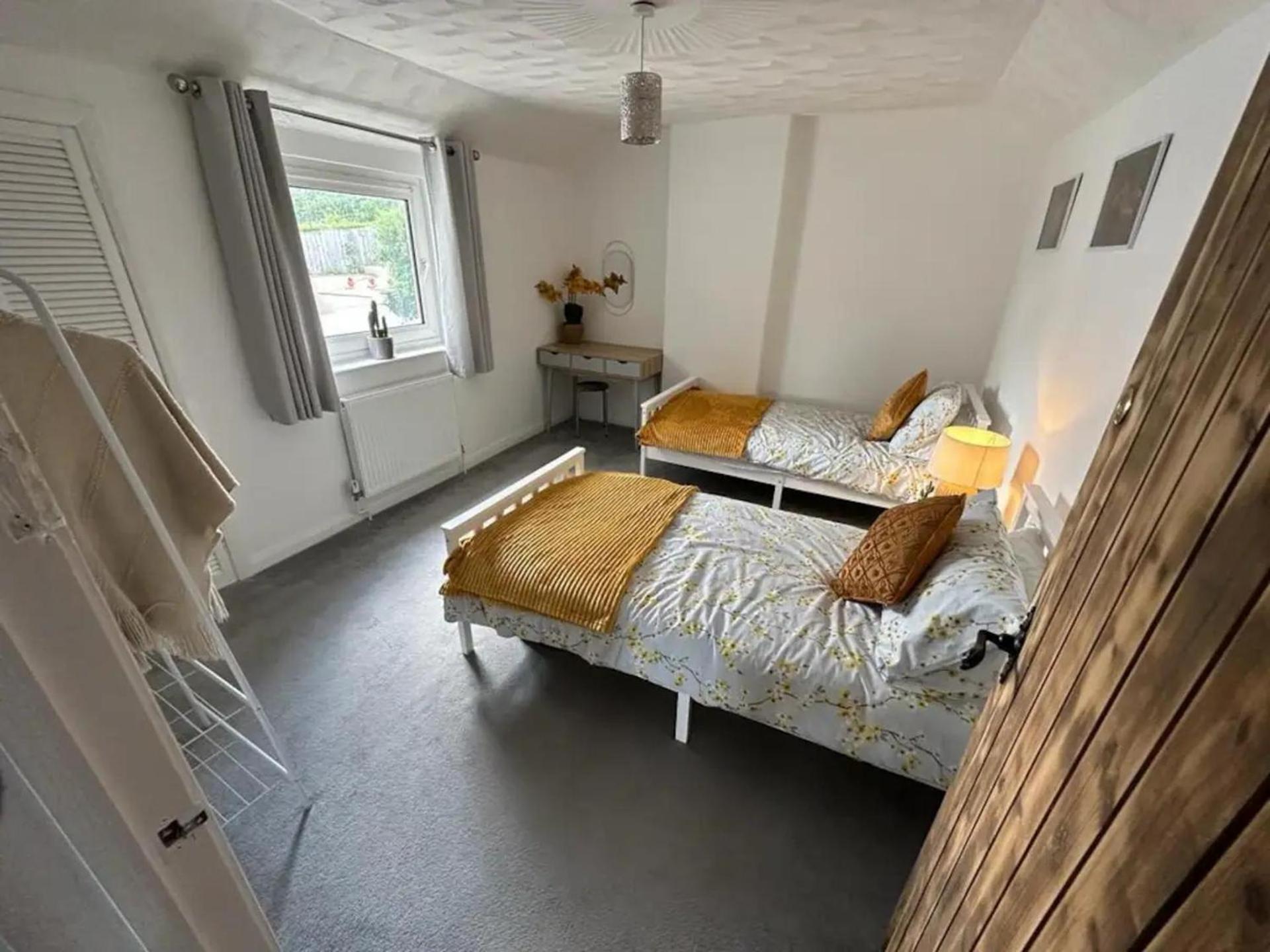 2 Bed-Sleeps 4-Sea View-Pet Friendly-Parking Apartamento Llanelli Exterior foto